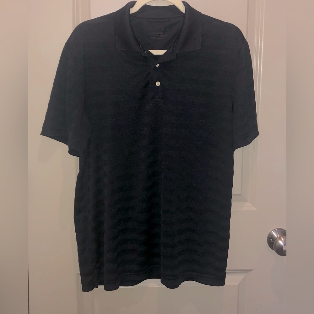 Chaps Men’s lightweight polo golf shirt Navy textured striped Size Medium